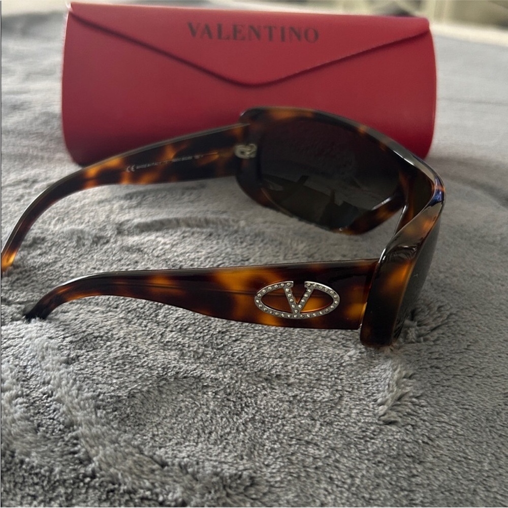 Valentino Tortoise Shield Sunglasses with Dark Lenses and Red Case - Picture 4 of 8